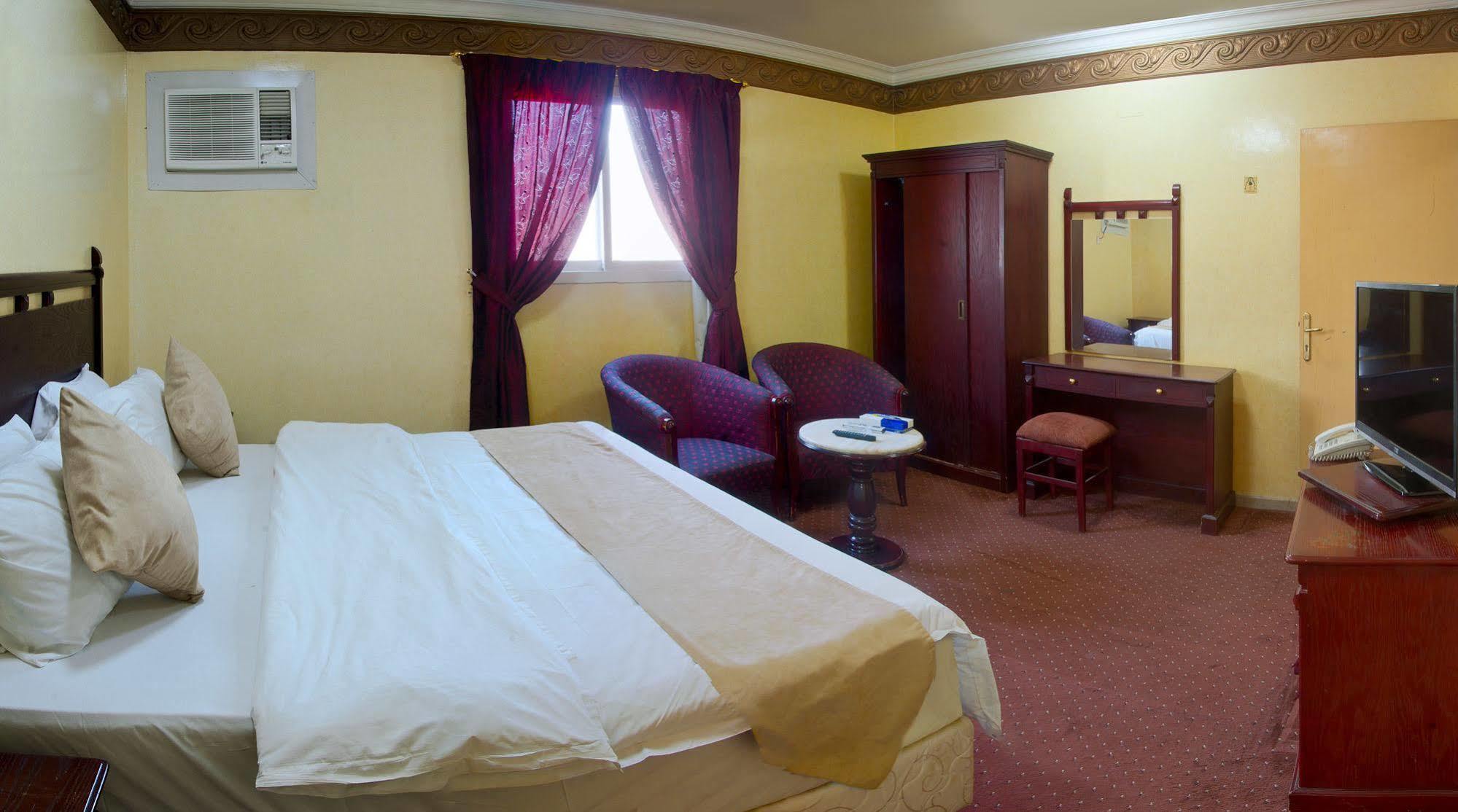 Al Farhan Hotel Suites Al Aqiq 利雅德 外观 照片