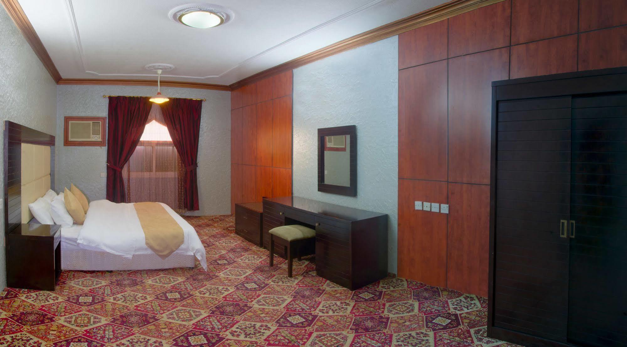Al Farhan Hotel Suites Al Aqiq 利雅德 外观 照片