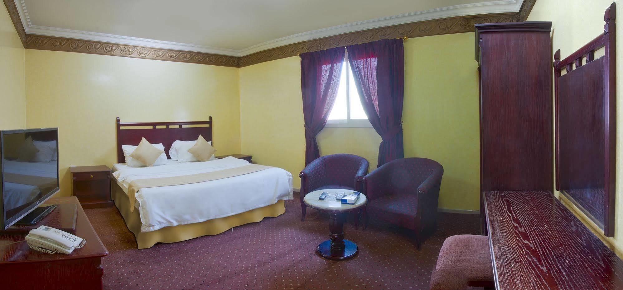 Al Farhan Hotel Suites Al Aqiq 利雅德 外观 照片